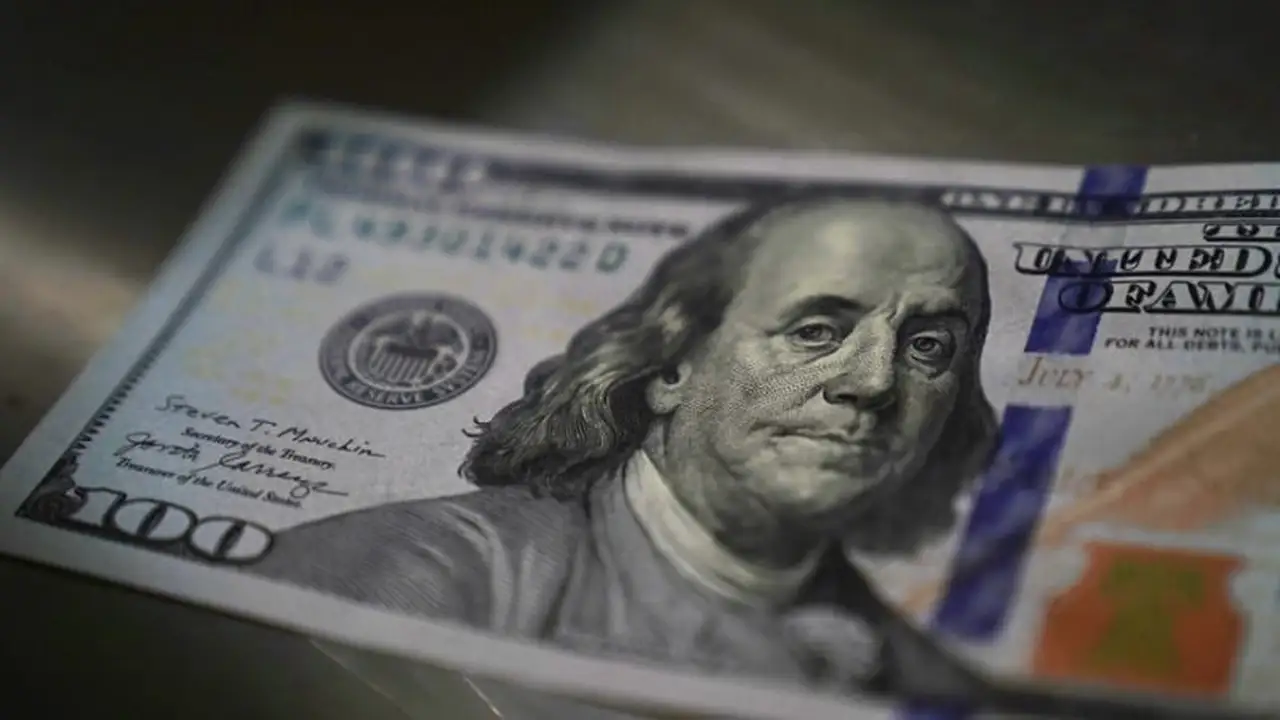 ارتفاع مفاجئ في سعر صرف الدولار الأمريكي مقابل الفيتنامي اليوم